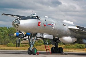 Самолеты «Александр Клубов» и «Вологда» приняли участие в военно-морском параде в Санкт-Петербурге